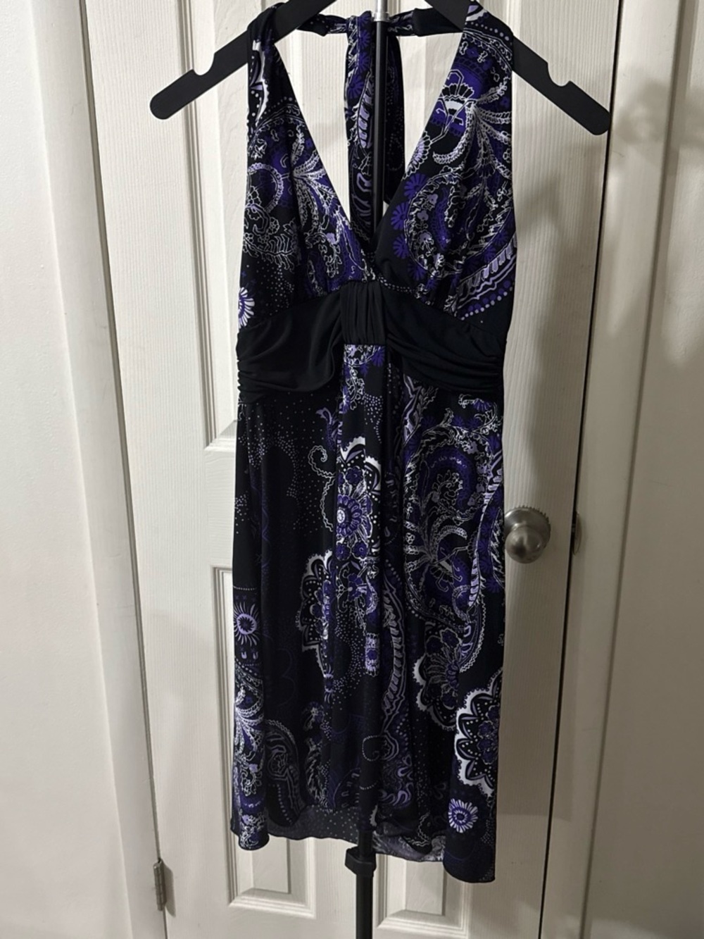 Sleeveless V-Neck Paisley Halter Dress in Black and Purple